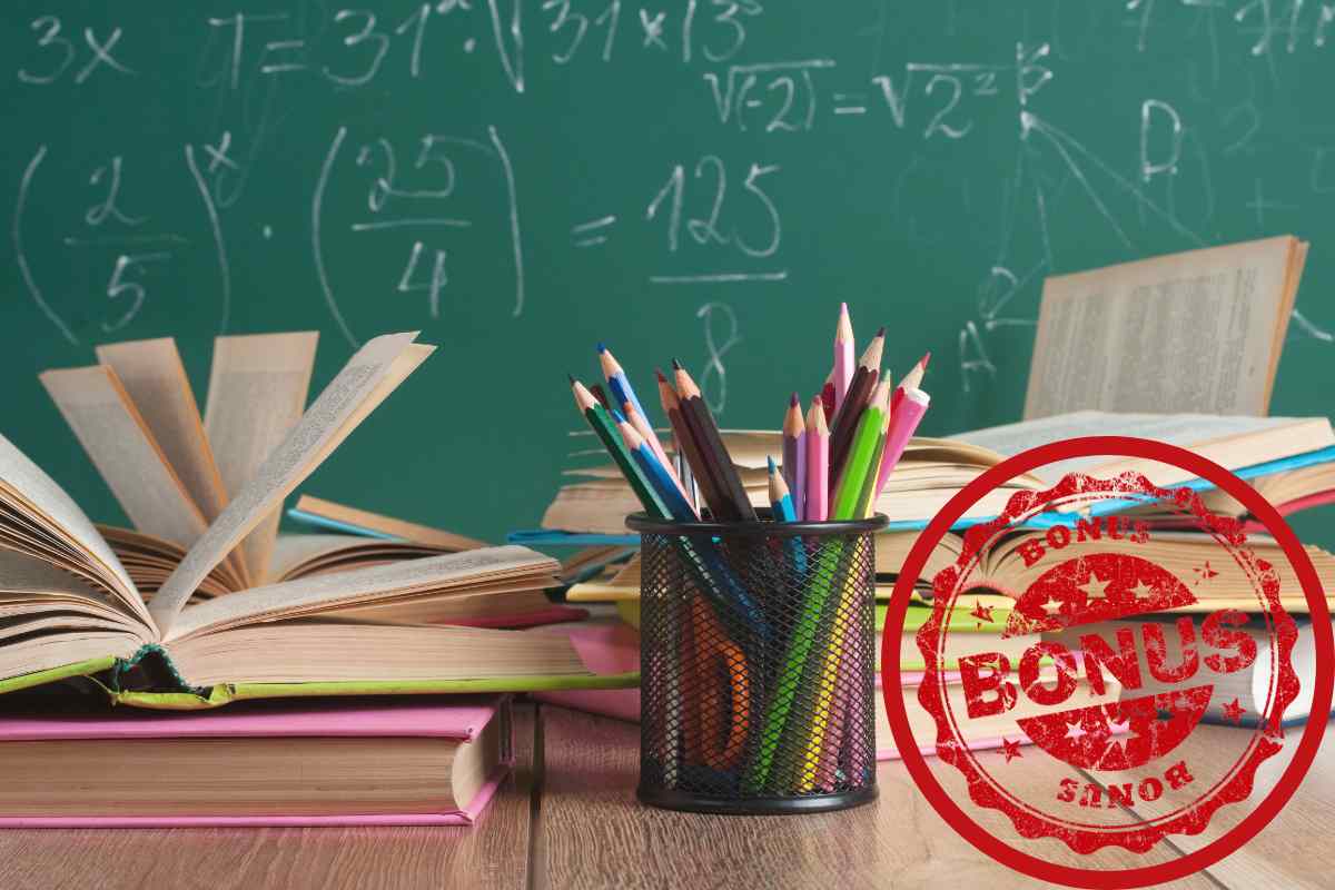 libri e matite su una scrivania